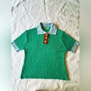 POL vintage 70s looking color block green sweater. Short sleeve/3 button Size L